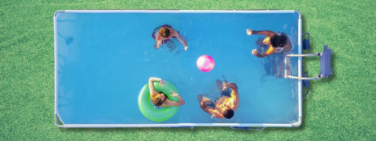 agua turva da piscina