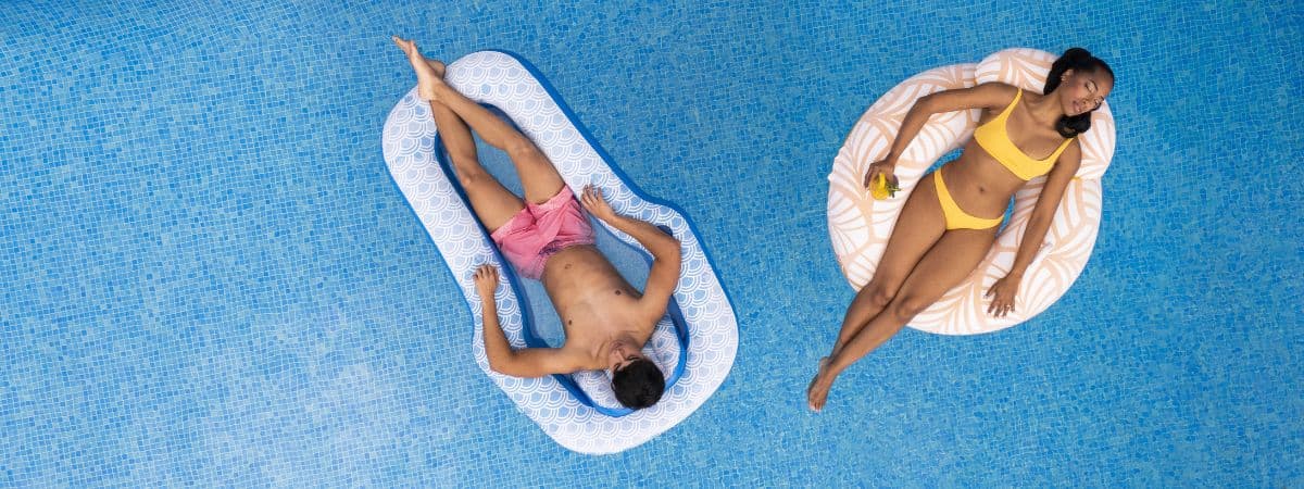 como fazer limpeza e manutenção de piscinas