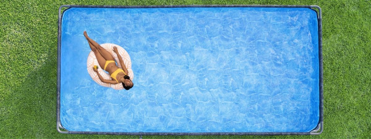 Causas da sujeira persistente no fundo da piscina