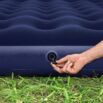 Colchão insuflável 1,91 m x 1,37 m x 28 cm com bomba de pé integrada Bestway