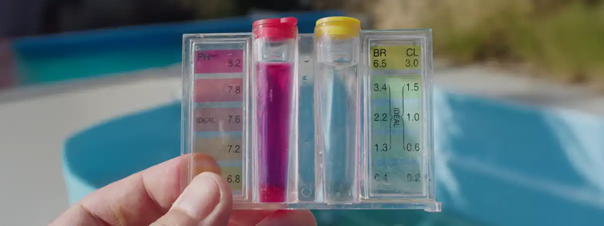 Benefícios de manter a alcalinidade correta na piscina