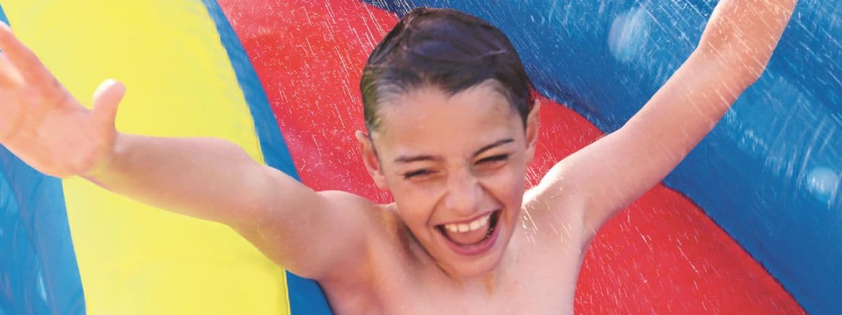 Jogos divertidos na piscina para toda a família 